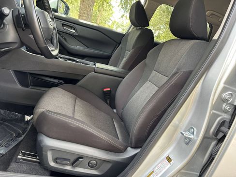 Used 2025 Nissan Rogue SV FWD image 23