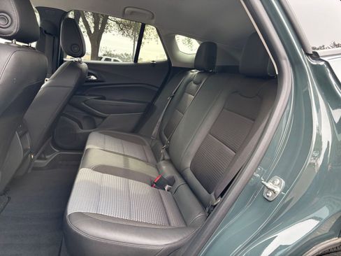 Used 2025 Chevrolet Trax LT image 21