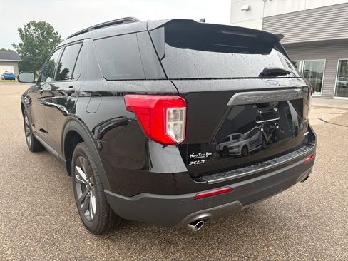 Used 2024 Ford Explorer XLT w/ Equipment Group 202A AWD/4WD image 8