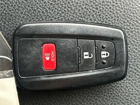 Used 2021 Toyota RAV4 XLE AWD/4WD image 68
