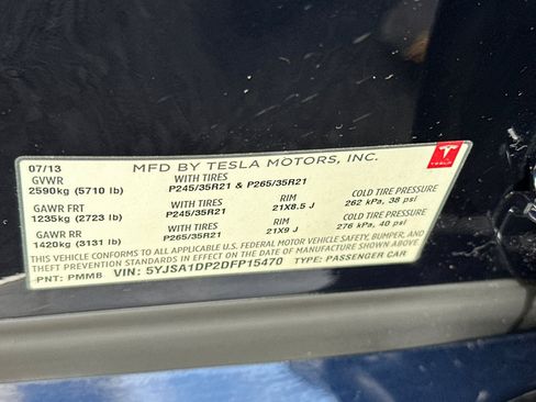 Used 2013 Tesla Model S Performance image 32