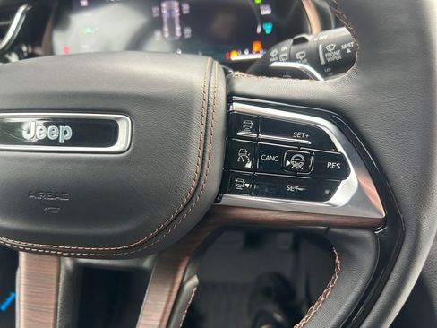 Used 2022 Jeep Grand Cherokee Summit w/ Advanced Protech Group IV image 18