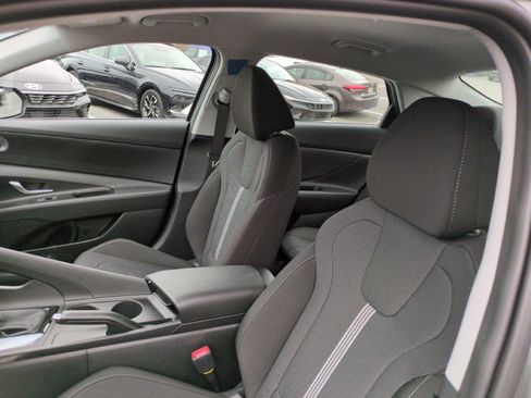 New 2026 Hyundai Elantra SE FWD image 17
