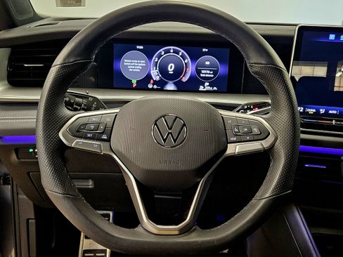 Used 2025 Volkswagen Tiguan SE R-Line AWD/4WD image 34