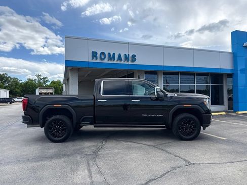 Used 2023 GMC Sierra 3500 Denali w/ Denali Black Diamond Edition AWD/4WD image 2