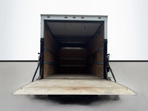 Used 2019 Isuzu NQR RWD image 17