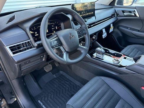 Used 2025 Mitsubishi Outlander SE FWD image 21