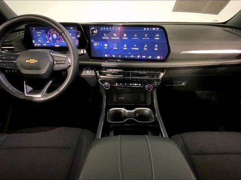 Used 2024 Chevrolet Traverse LT AWD/4WD image 15