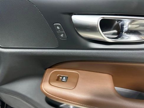 Used 2023 Volvo V60 B5 Cross Country Plus image 37