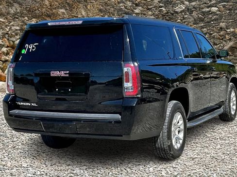 Used 2016 GMC Yukon XL SLT image 2