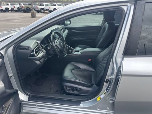 Used 2021 Toyota Camry SE w/ Carpet Mat Package (TMS) FWD image 12