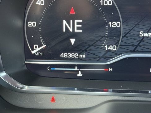 Used 2023 GMC Yukon AT4 image 30