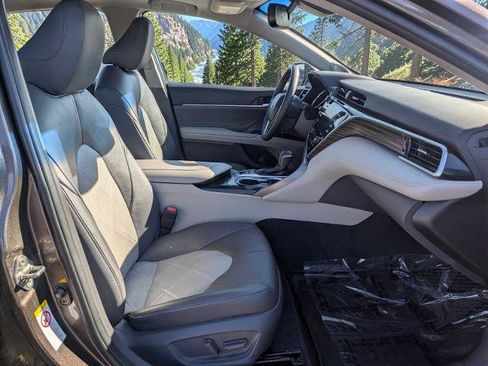 Used 2018 Toyota Camry XLE FWD image 16