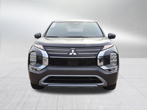Used 2025 Mitsubishi Outlander SE FWD image 2