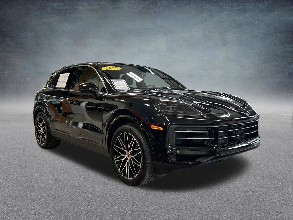 Used 2025 Porsche Cayenne AWD/4WD image 3