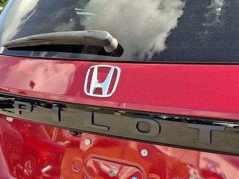 Used 2023 Honda Pilot TrailSport image 29