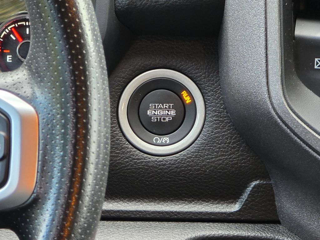 Used 2025 RAM 1500 Warlock AWD/4WD image 35