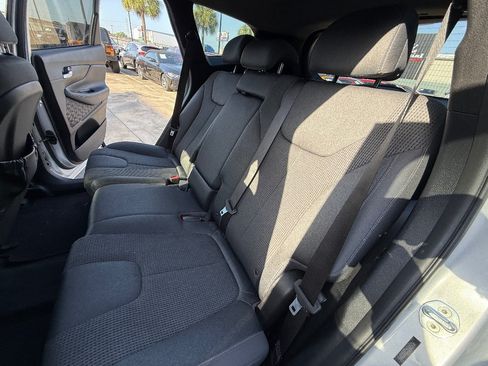 Used 2020 Hyundai Santa Fe SE FWD image 18