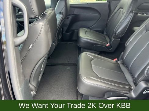 New 2026 Chrysler Pacifica Select image 8