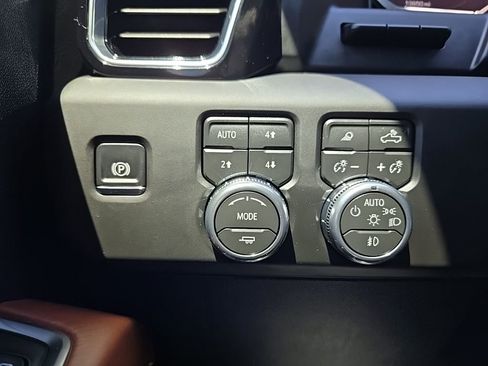 Used 2026 GMC Sierra 3500 Denali Ultimate AWD/4WD image 25