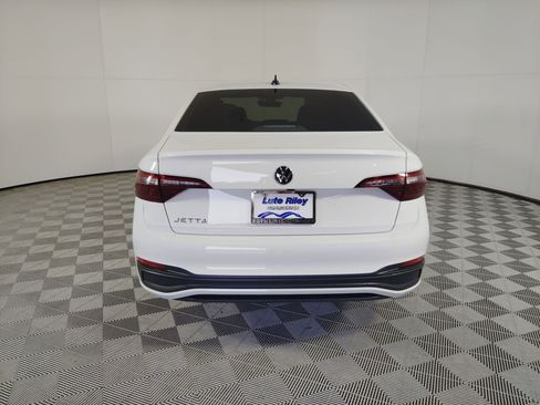 Used 2024 Volkswagen Jetta Sport image 10