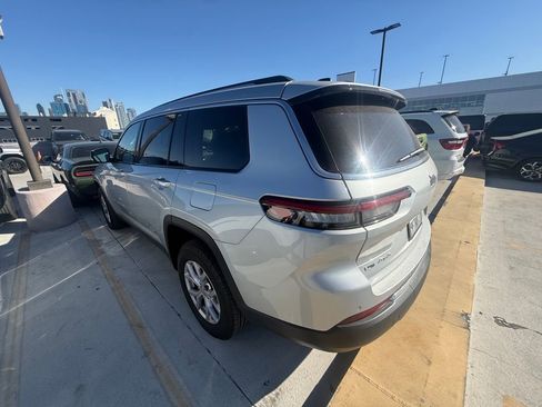 Used 2025 Jeep Grand Cherokee Laredo w/ MOPAR Finishing Package image 4