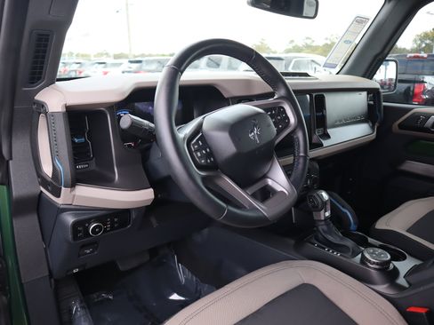 Used 2023 Ford Bronco Wildtrak image 16