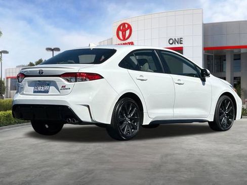 Used 2024 Toyota Corolla SE FWD image 5