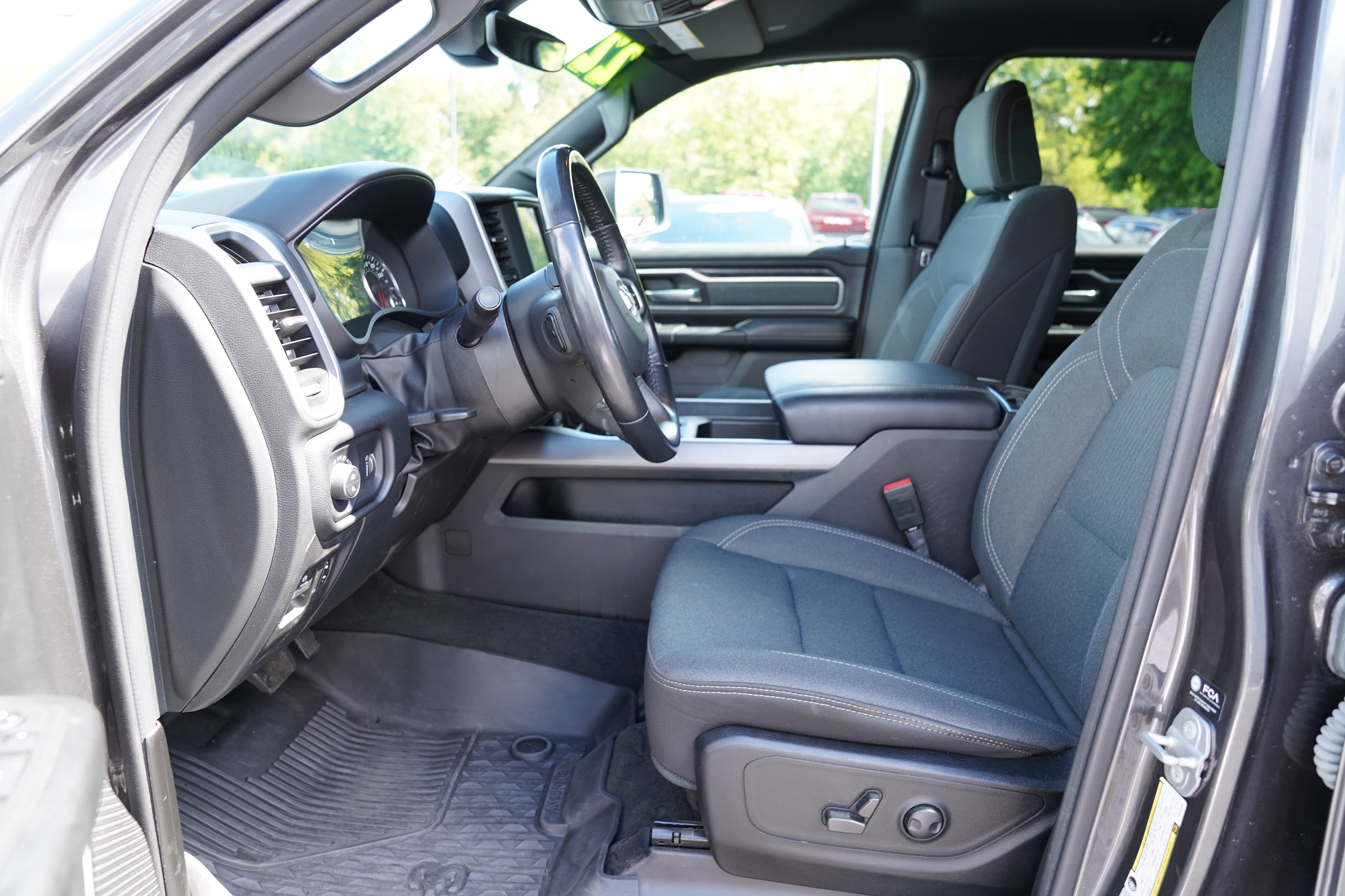 Used 2022 RAM 1500 Big Horn AWD/4WD image 4