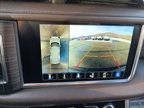 Used 2022 GMC Yukon Denali w/ Denali Premium Package image 16