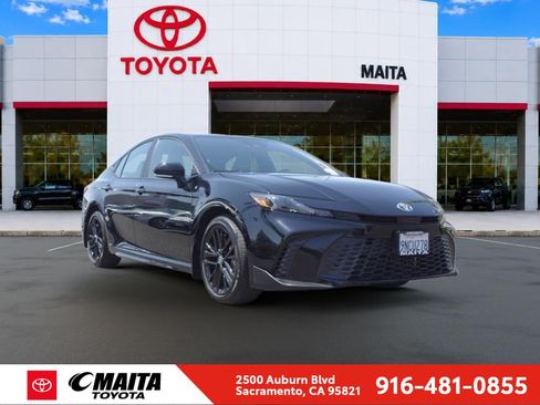 Used 2025 Toyota Camry SE w/ Convenience Package FWD image 1