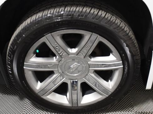 Used 2017 Cadillac Escalade Luxury image 11