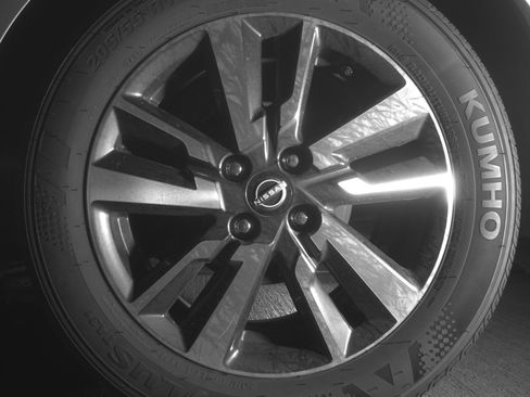 Used 2025 Nissan Versa SV image 14