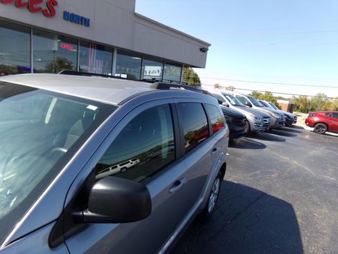 Used 2017 Dodge Journey SE w/ Flexible Seating Group image 35