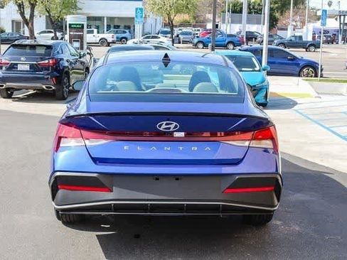 Certified 2025 Hyundai Elantra Sport FWD image 6