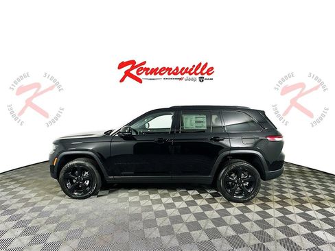 New 2025 Jeep Grand Cherokee Altitude image 4