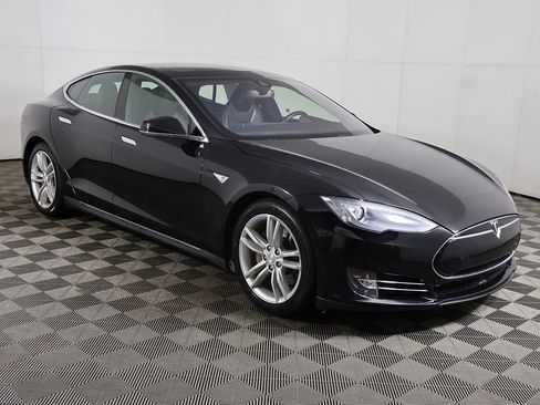 Used 2015 Tesla Model S 85D image 2
