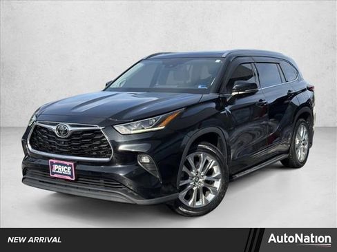 Used 2022 Toyota Highlander Limited image 1
