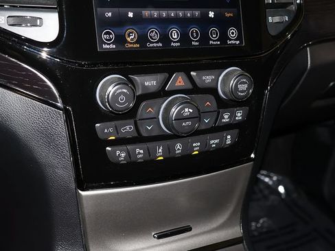 Used 2020 Jeep Grand Cherokee High Altitude AWD/4WD image 23