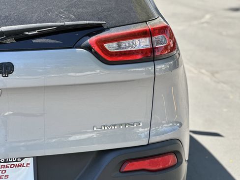 Used 2018 Jeep Cherokee Limited FWD image 6