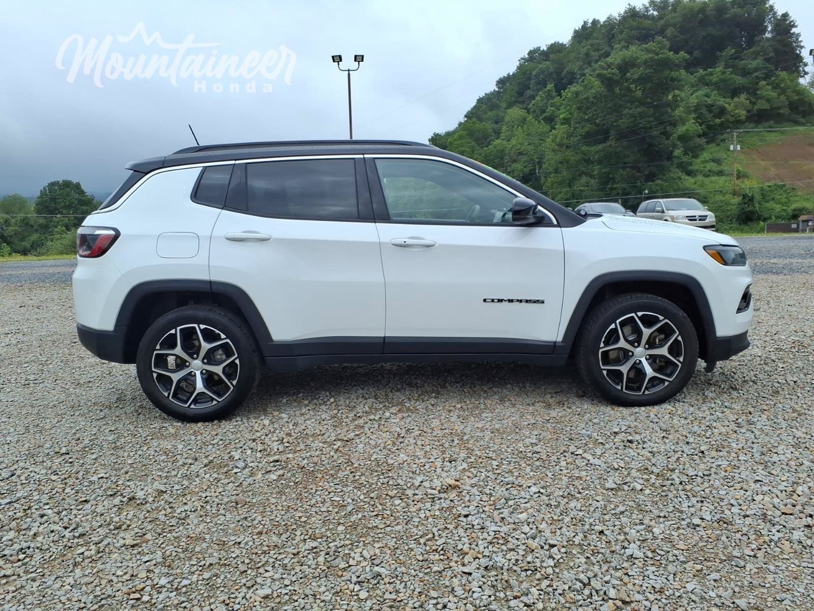 Used 2024 Jeep Compass Limited AWD/4WD image 4
