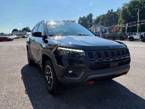 Certified 2025 Jeep Compass Trailhawk w/ Trailhawk Elite Group AWD/4WD image 5