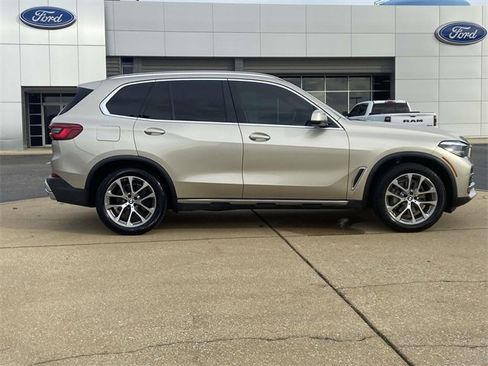 Used 2019 BMW X5 xDrive40i w/ Premium Package 2 image 2
