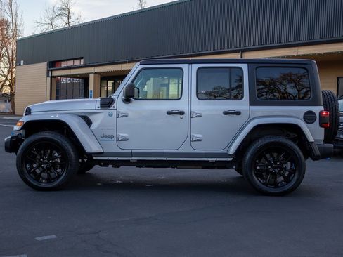 Used 2023 Jeep Wrangler Unlimited Sahara image 10