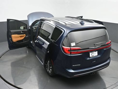 Used 2022 Chrysler Pacifica Pinnacle FWD image 65