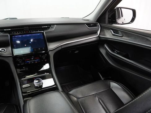 Certified 2023 Jeep Grand Cherokee Limited w/ Black Appearance Package image 28