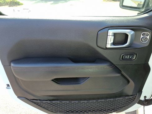 Certified 2022 Jeep Wrangler Unlimited Rubicon w/ Dual Top Group image 12