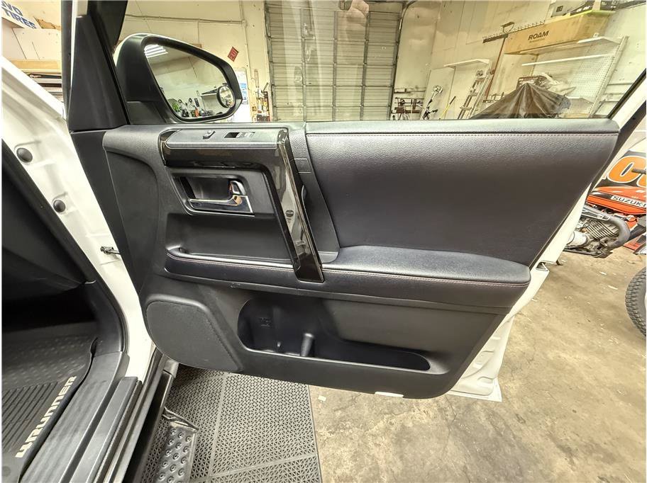 Used 2018 Toyota 4Runner TRD Off-Road AWD/4WD image 11