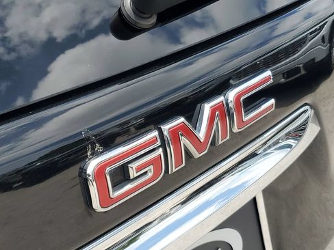 Used 2022 GMC Terrain SLT w/ LPO, Floor Liner Package FWD image 10