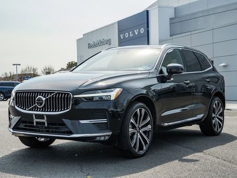 Used 2023 Volvo XC60 B5 Ultimate w/ Climate Package image 3